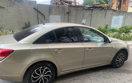 Chevrolet Cruze II, 2010 год, 750 000 рублей, 2 фотография
