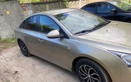 Chevrolet Cruze II, 2010 год, 750 000 рублей, 3 фотография