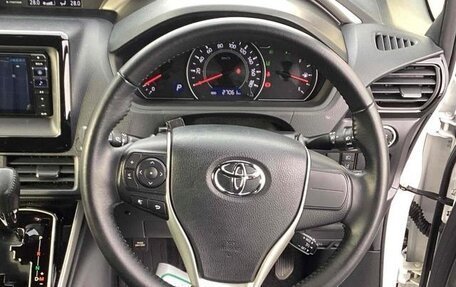 Toyota Voxy III, 2021 год, 2 168 000 рублей, 9 фотография
