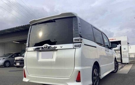 Toyota Voxy III, 2021 год, 2 168 000 рублей, 5 фотография