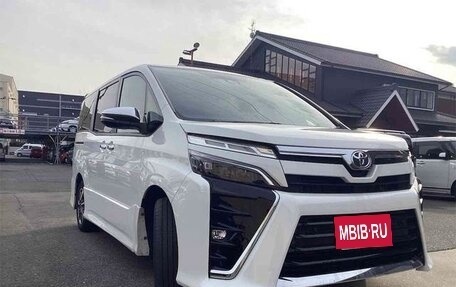 Toyota Voxy III, 2021 год, 2 168 000 рублей, 6 фотография