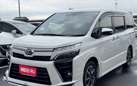 Toyota Voxy III, 2021 год, 2 179 000 рублей, 2 фотография