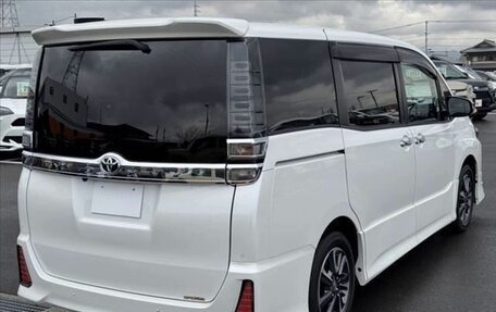 Toyota Voxy III, 2021 год, 2 179 000 рублей, 6 фотография