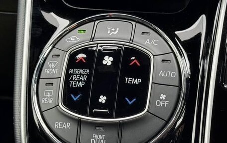 Toyota Voxy III, 2021 год, 2 179 000 рублей, 13 фотография