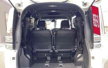 Toyota Voxy III, 2021 год, 2 168 000 рублей, 21 фотография