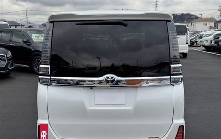 Toyota Voxy III, 2021 год, 2 179 000 рублей, 5 фотография