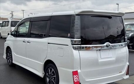 Toyota Voxy III, 2021 год, 2 179 000 рублей, 4 фотография