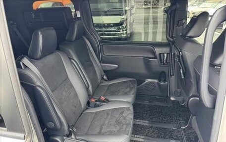 Toyota Voxy III, 2021 год, 2 179 000 рублей, 16 фотография