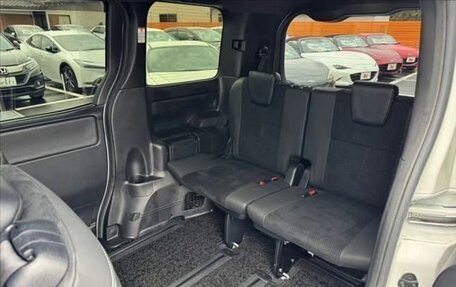 Toyota Voxy III, 2021 год, 2 179 000 рублей, 19 фотография