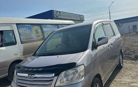 Toyota Noah III, 2002 год, 755 000 рублей, 2 фотография