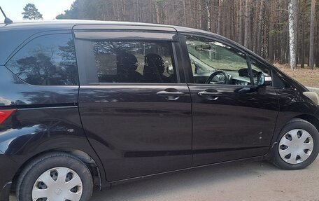 Honda Freed I, 2010 год, 900 000 рублей, 3 фотография