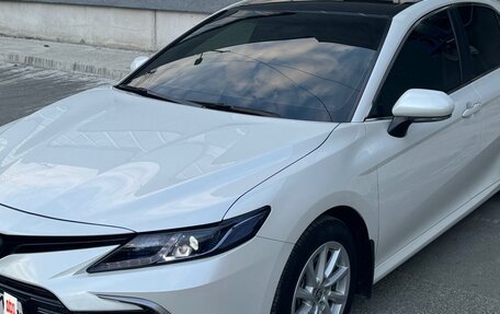 Toyota Camry, 2021 год, 3 200 000 рублей, 5 фотография