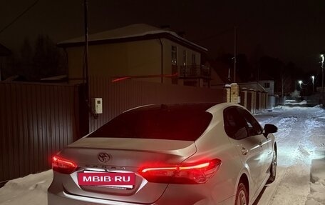 Toyota Camry, 2021 год, 3 200 000 рублей, 4 фотография