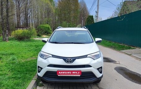 Toyota RAV4, 2018 год, 2 400 000 рублей, 4 фотография