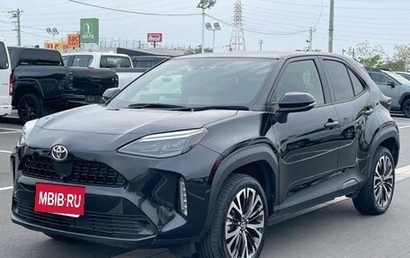 Toyota Yaris Cross, 2022 год, 1 680 000 рублей, 2 фотография