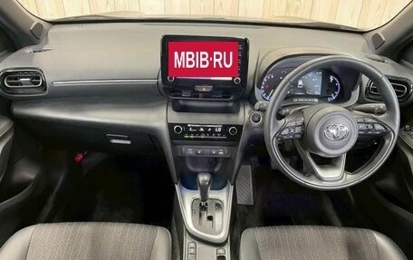 Toyota Yaris Cross, 2022 год, 1 680 000 рублей, 12 фотография