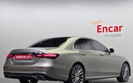 Mercedes-Benz E-Класс, 2022 год, 3 650 000 рублей, 2 фотография