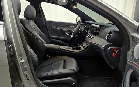 Mercedes-Benz E-Класс, 2022 год, 3 650 000 рублей, 19 фотография