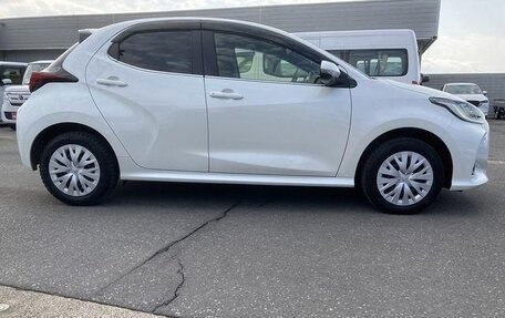 Toyota Yaris, 2021 год, 999 000 рублей, 7 фотография