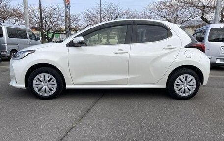 Toyota Yaris, 2021 год, 999 000 рублей, 6 фотография