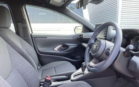Toyota Yaris, 2021 год, 999 000 рублей, 9 фотография