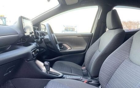 Toyota Yaris, 2021 год, 999 000 рублей, 8 фотография
