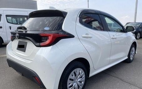 Toyota Yaris, 2021 год, 999 000 рублей, 3 фотография