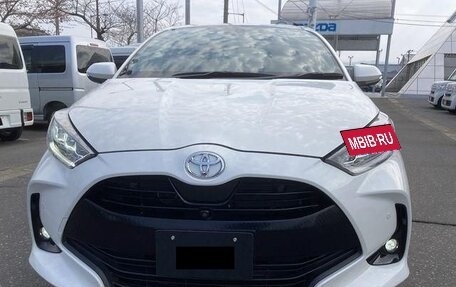 Toyota Yaris, 2021 год, 999 000 рублей, 2 фотография