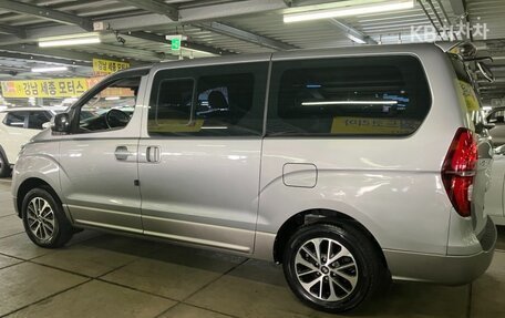 Hyundai H-1 II рестайлинг, 2020 год, 2 610 000 рублей, 4 фотография