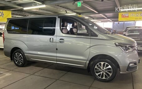 Hyundai H-1 II рестайлинг, 2020 год, 2 610 000 рублей, 3 фотография