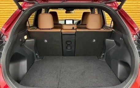 Toyota Yaris Cross, 2024 год, 1 800 000 рублей, 8 фотография