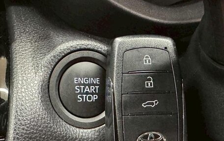 Toyota Yaris Cross, 2024 год, 1 800 000 рублей, 21 фотография