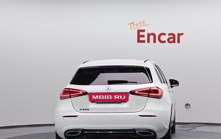 Mercedes-Benz A-Класс, 2021 год, 2 250 000 рублей, 4 фотография