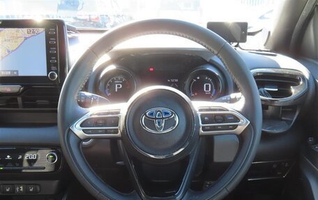 Toyota Yaris, 2022 год, 1 113 000 рублей, 6 фотография