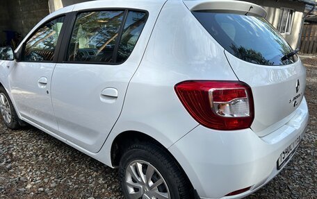 Renault Sandero II рестайлинг, 2021 год, 1 050 000 рублей, 2 фотография