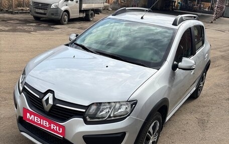 Renault Sandero II рестайлинг, 2017 год, 900 000 рублей, 2 фотография