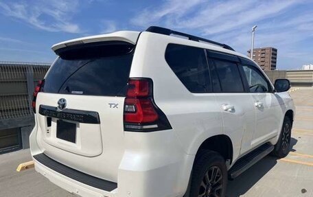 Toyota Land Cruiser Prado 150 рестайлинг 2, 2022 год, 3 695 000 рублей, 7 фотография