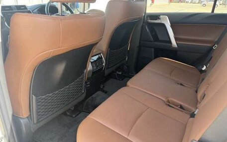 Toyota Land Cruiser Prado 150 рестайлинг 2, 2022 год, 3 695 000 рублей, 12 фотография