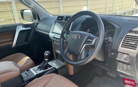 Toyota Land Cruiser Prado 150 рестайлинг 2, 2022 год, 3 695 000 рублей, 10 фотография