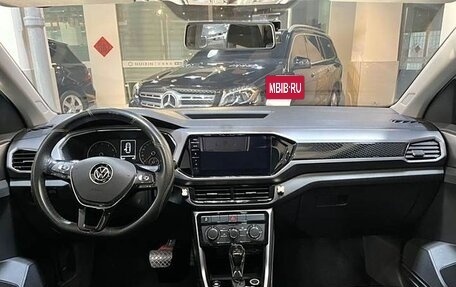Volkswagen T-Cross I, 2021 год, 1 200 000 рублей, 11 фотография