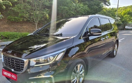 KIA Carnival III, 2020 год, 2 350 000 рублей, 2 фотография
