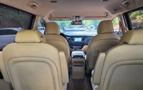 KIA Carnival III, 2020 год, 2 350 000 рублей, 10 фотография