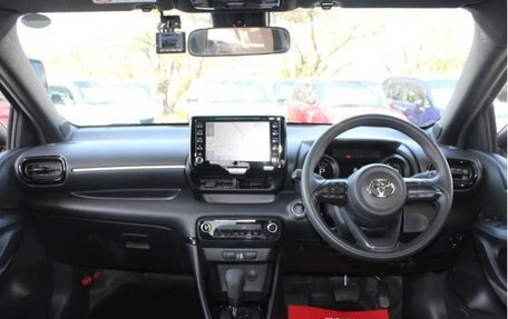Toyota Yaris, 2021 год, 789 777 рублей, 5 фотография