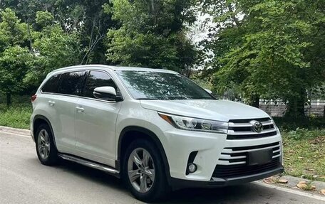 Toyota Highlander III, 2021 год, 3 190 000 рублей, 3 фотография