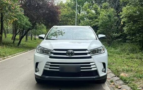 Toyota Highlander III, 2021 год, 3 190 000 рублей, 2 фотография