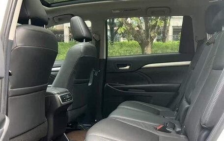 Toyota Highlander III, 2021 год, 3 190 000 рублей, 10 фотография