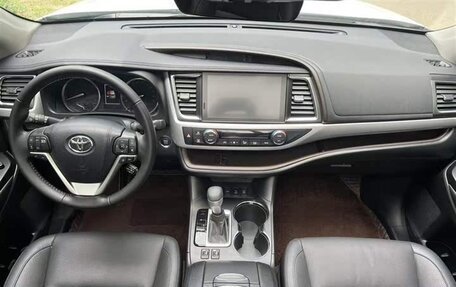 Toyota Highlander III, 2021 год, 3 190 000 рублей, 8 фотография