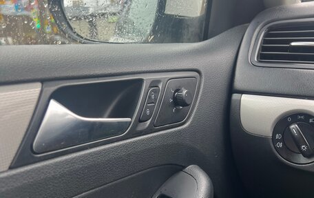 Volkswagen Jetta VI, 2011 год, 750 000 рублей, 4 фотография