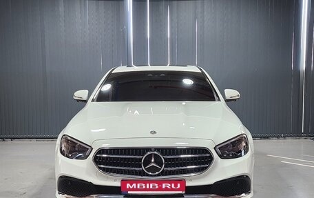 Mercedes-Benz E-Класс, 2022 год, 4 550 000 рублей, 2 фотография