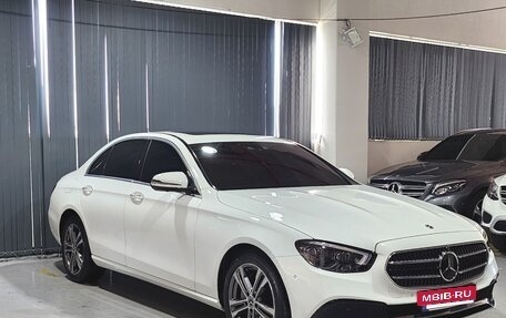 Mercedes-Benz E-Класс, 2022 год, 4 550 000 рублей, 4 фотография